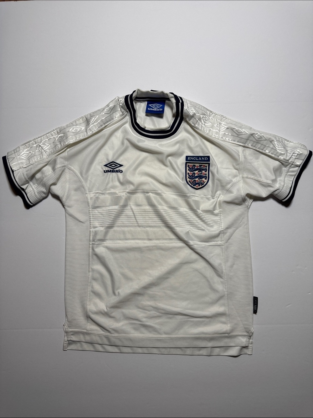 Vintage Umbro White Navy England National Football Shirt Ringer Cuff Crewneck